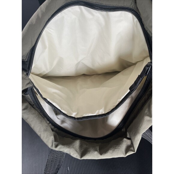 THE NORTH FACE CITY VOYAGER  Water Repellent Tote Bag Lightweight Green - Picture 10 of 14